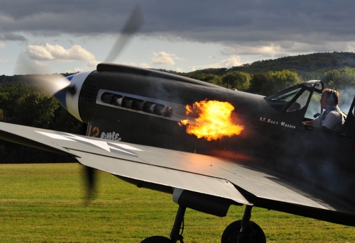 P 40 N Warhawk beim Anlassen